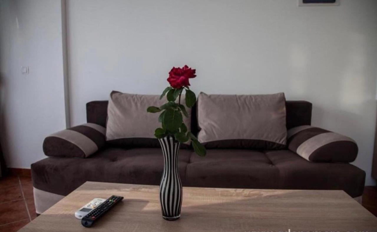 Delux Apartmani Dobrá Voda Exterior foto