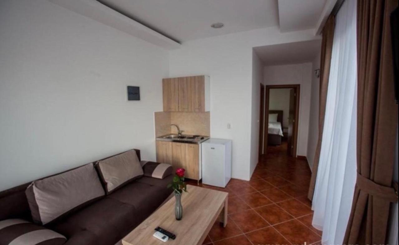 Delux Apartmani Dobrá Voda Exterior foto